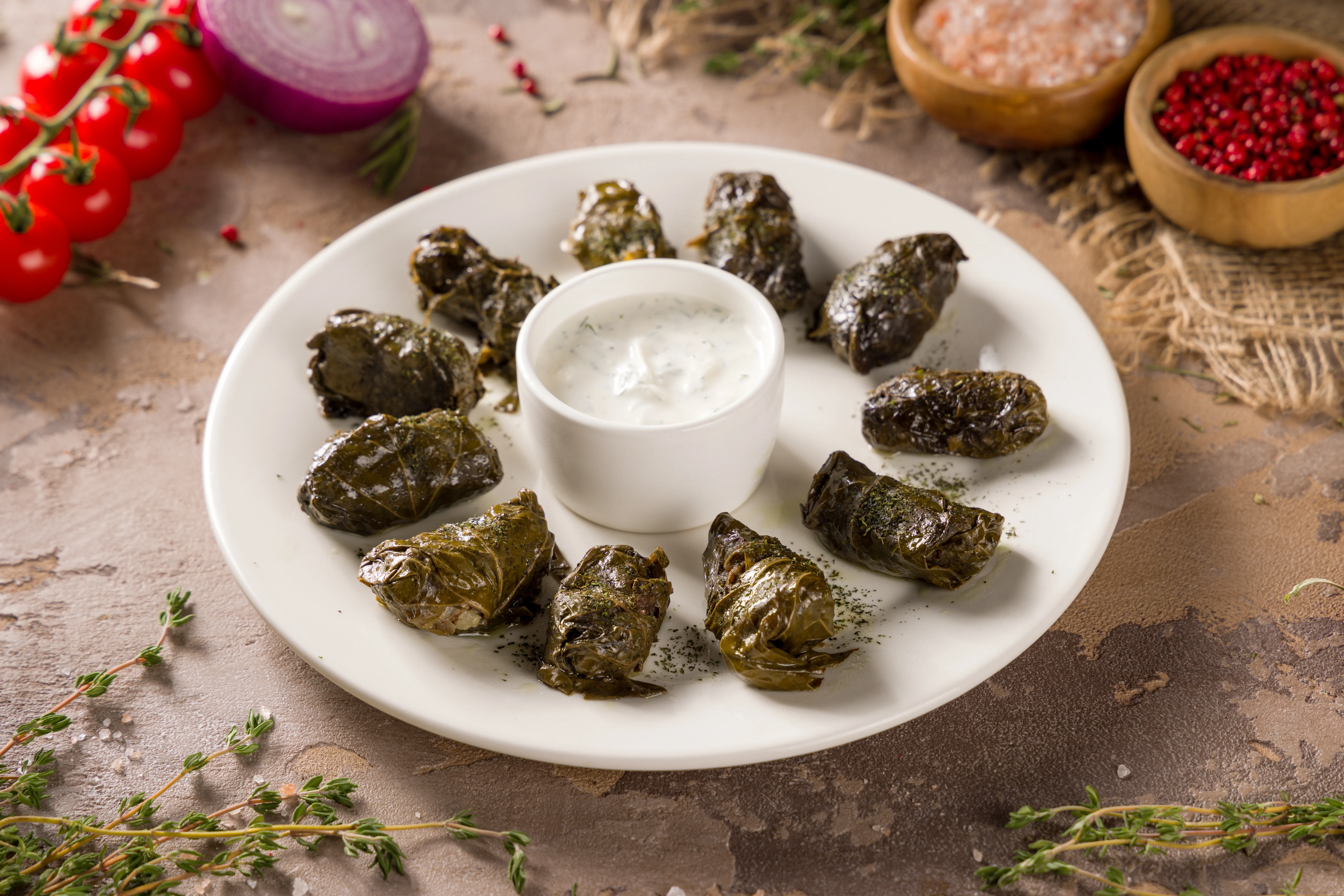 Долма из виноградных листьев